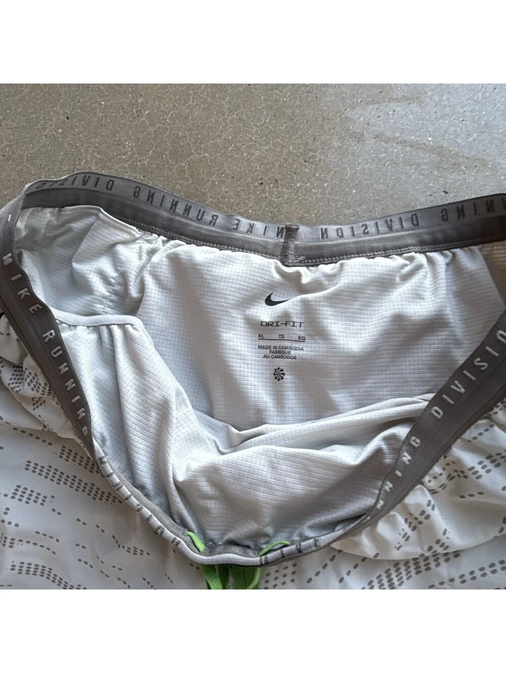 Nike Running  Division Shorts Men’s Sz XL Ivory